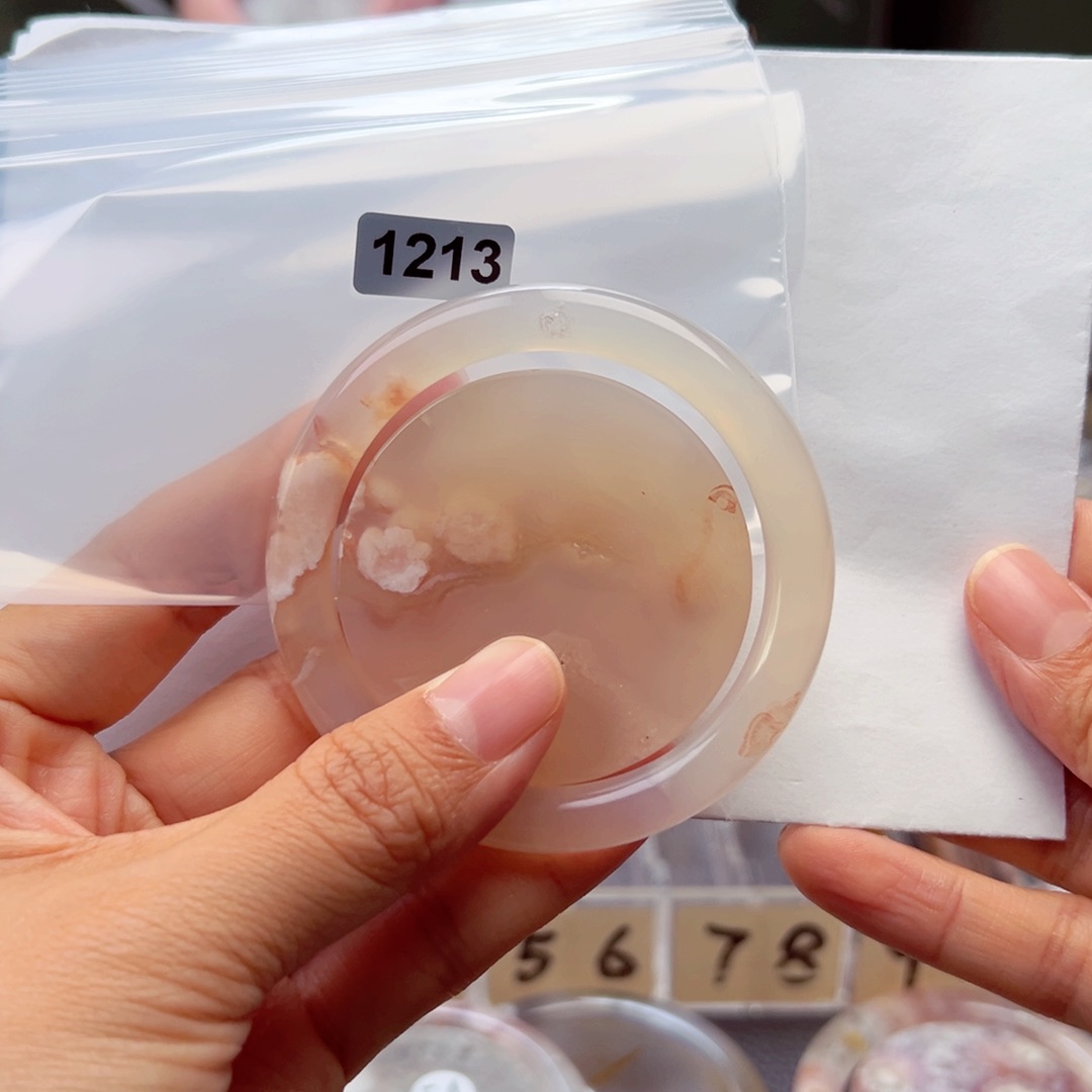 玛瑙/玉髓手镯未镶嵌娇****娇微瑕