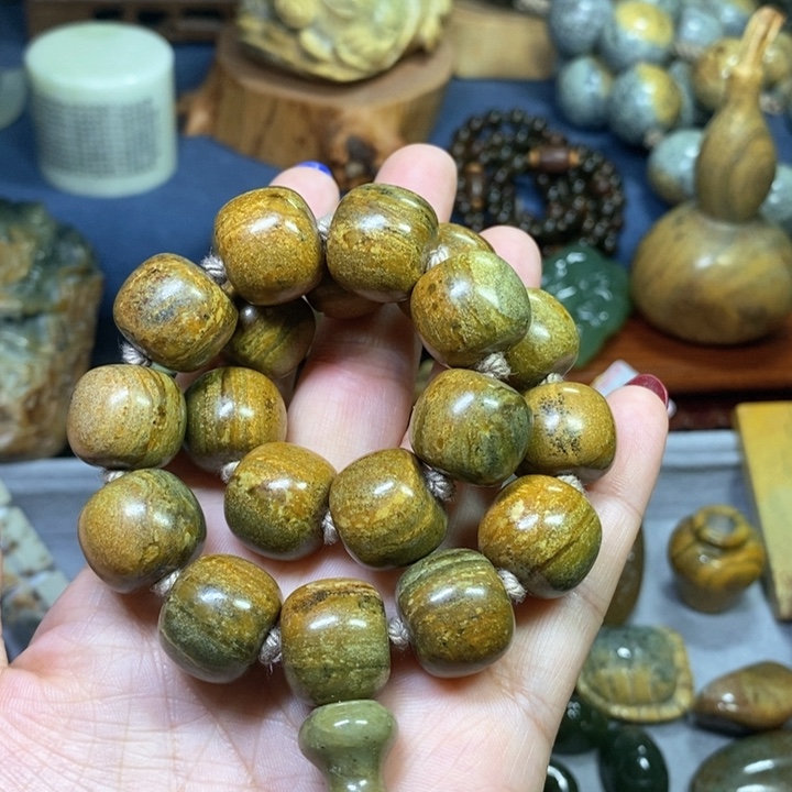 岫岩河磨玉（透闪石质玉）串未镶嵌