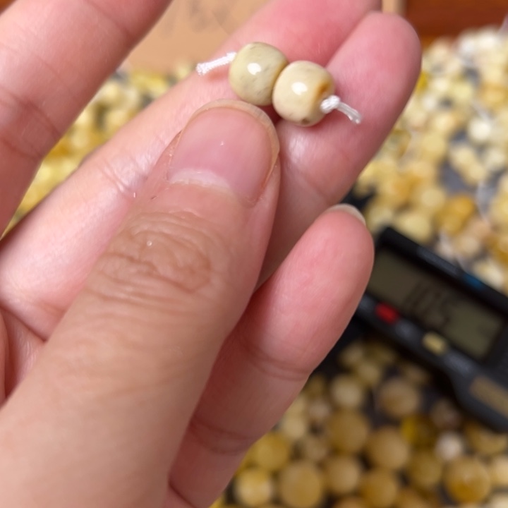 蜜蜡未镶嵌裸石8mm一对