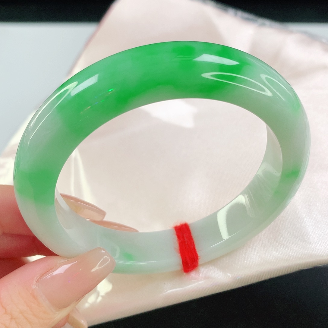 翡翠手镯未镶嵌146翡翠