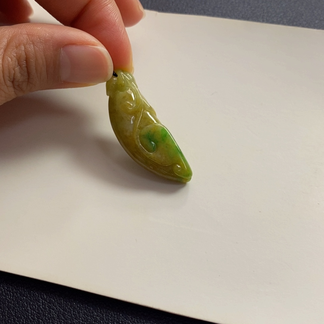 翡翠未镶嵌颈饰黄加绿福瓜