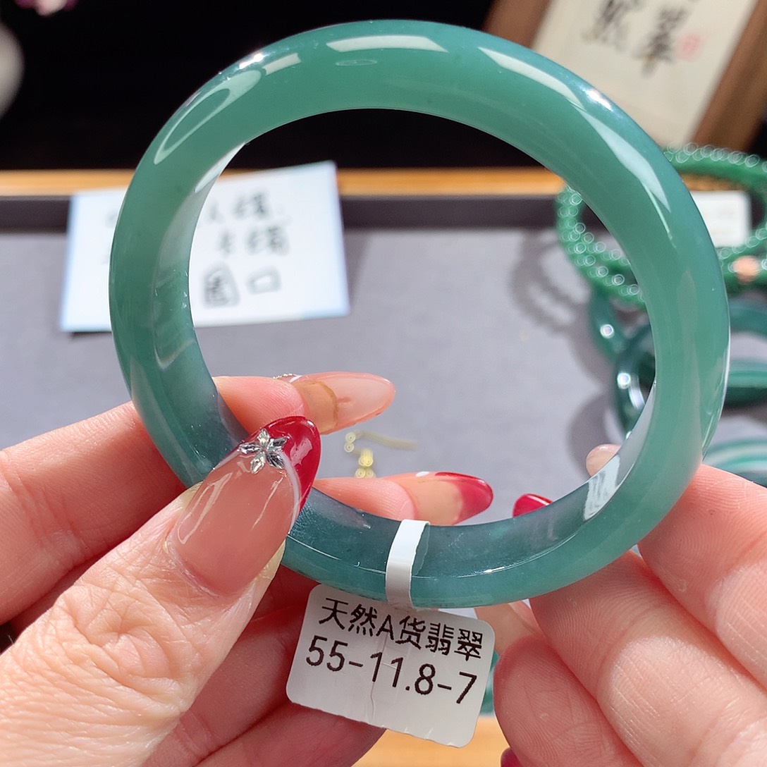 翡翠手镯（圆镯）未镶嵌