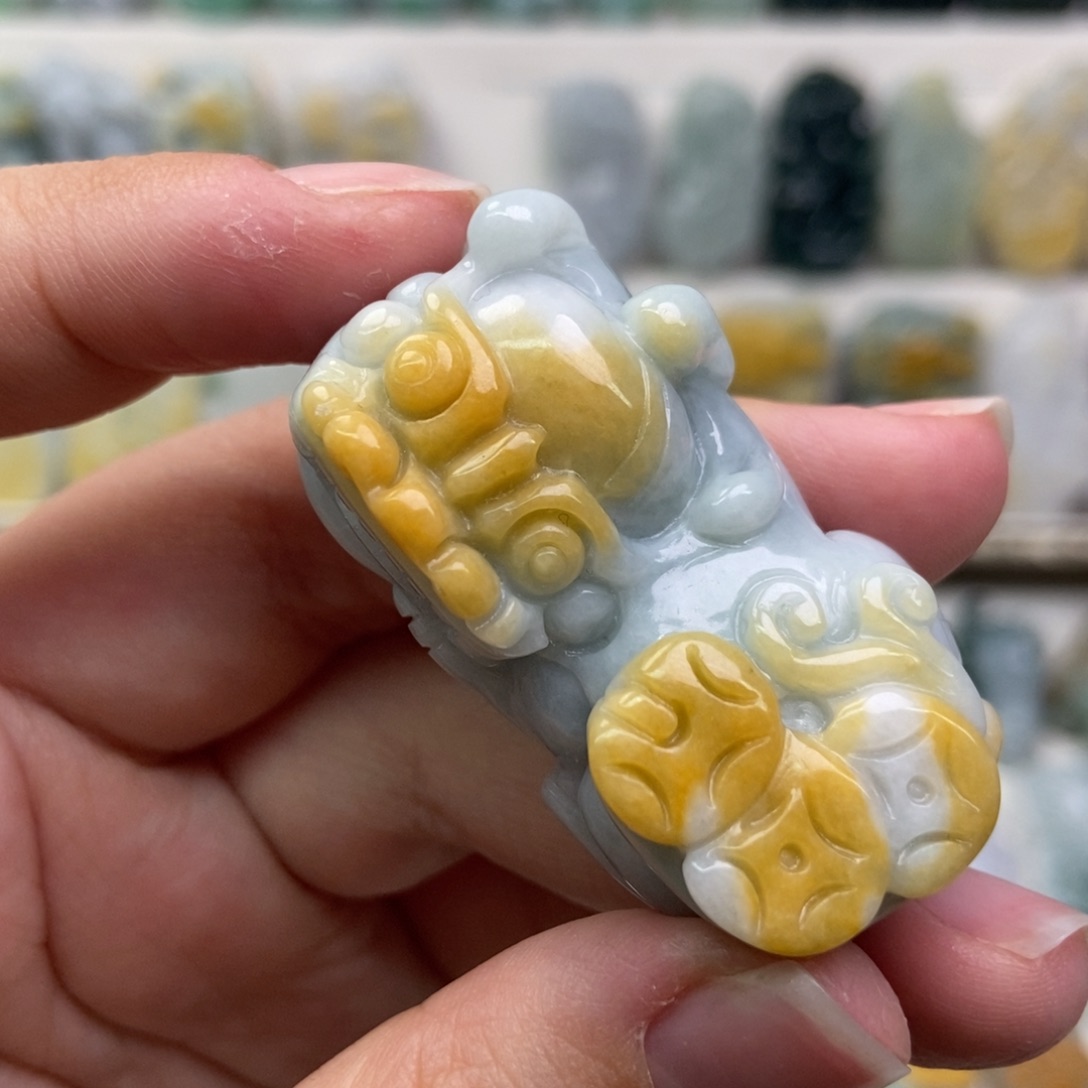 翡翠吊坠(赠链)未镶嵌