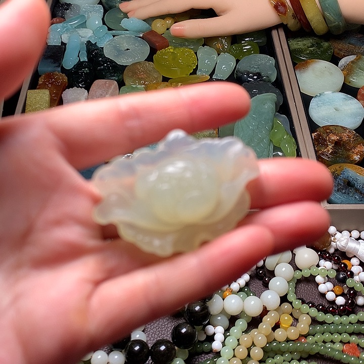 未镶嵌蛇纹石玉颈饰