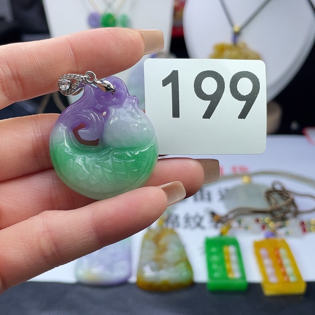 翡翠未镶嵌吊坠(赠链)