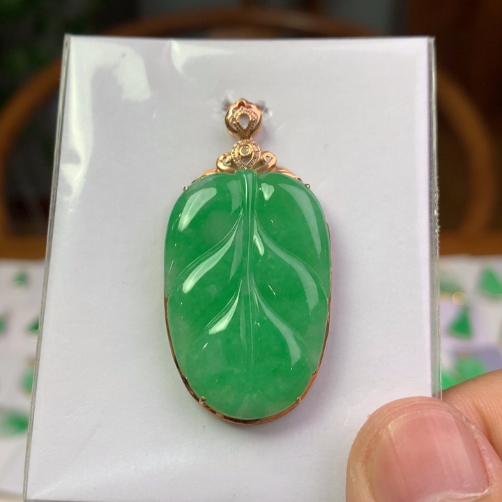 翡翠18K金镶嵌颈饰翡翠