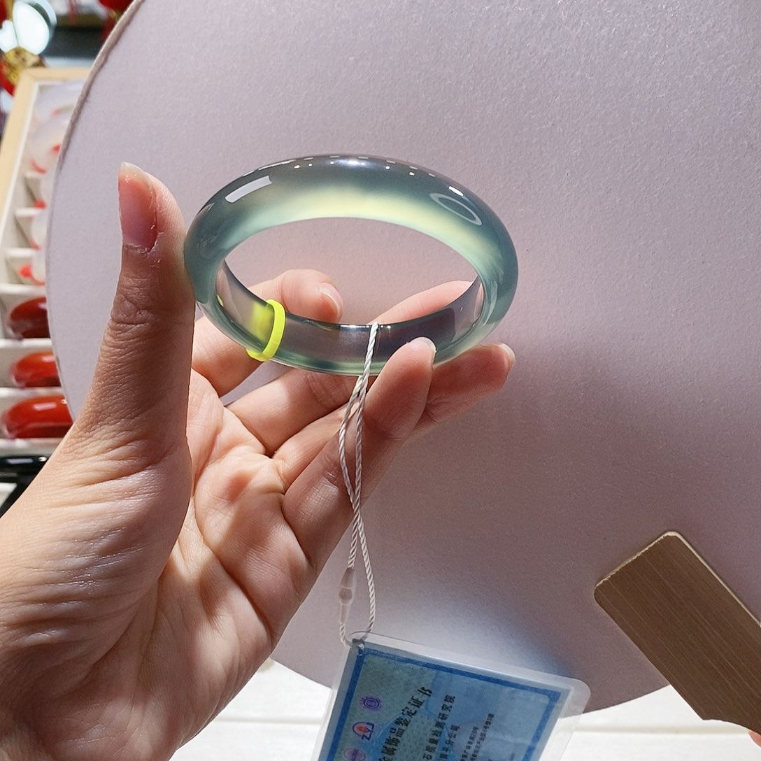 玛瑙/玉髓手镯未镶嵌52.3