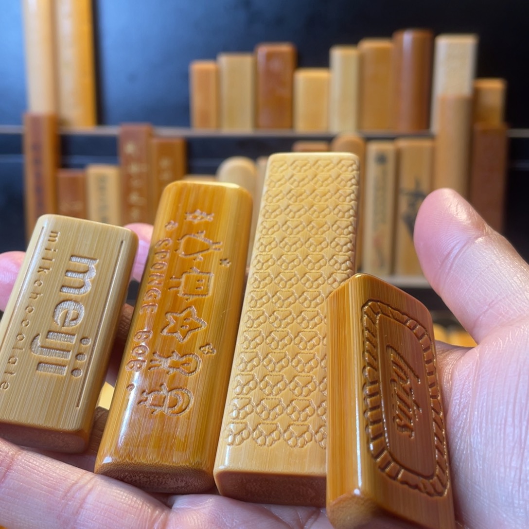 温***雪手工实心玉竹手把件