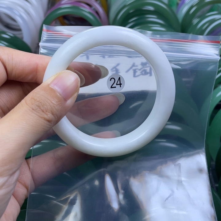 未镶嵌手镯石英岩玉54