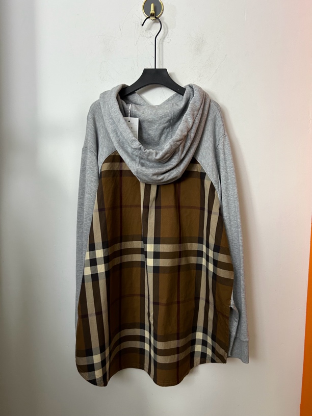Burberry灰色格纹卫衣95新