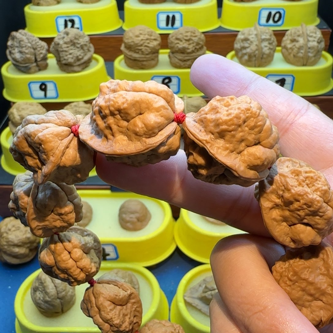 烈****把件桃核小云石串