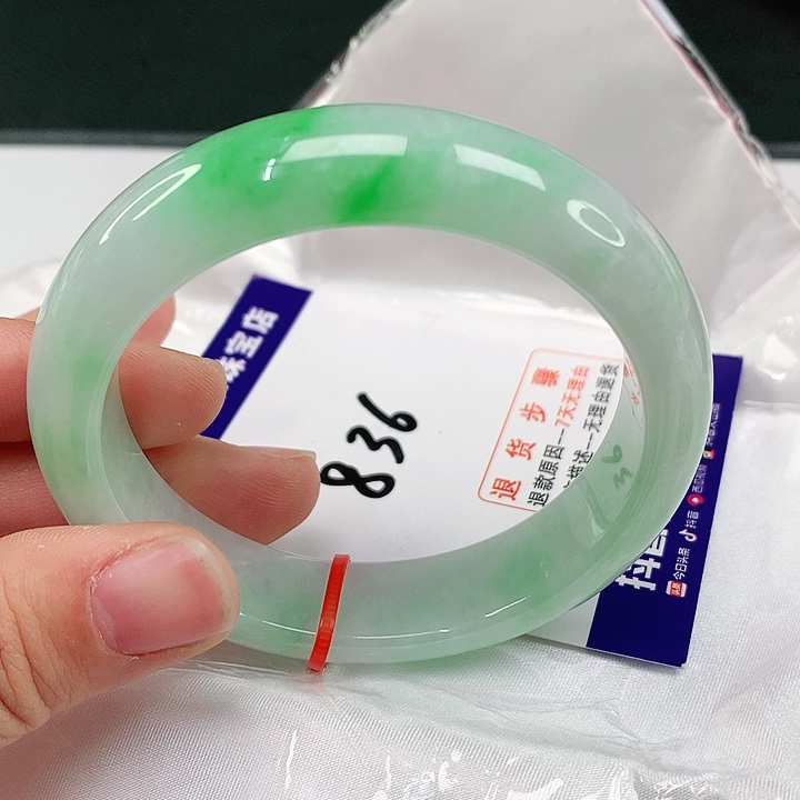 翡翠手镯未镶嵌燕*翡翠