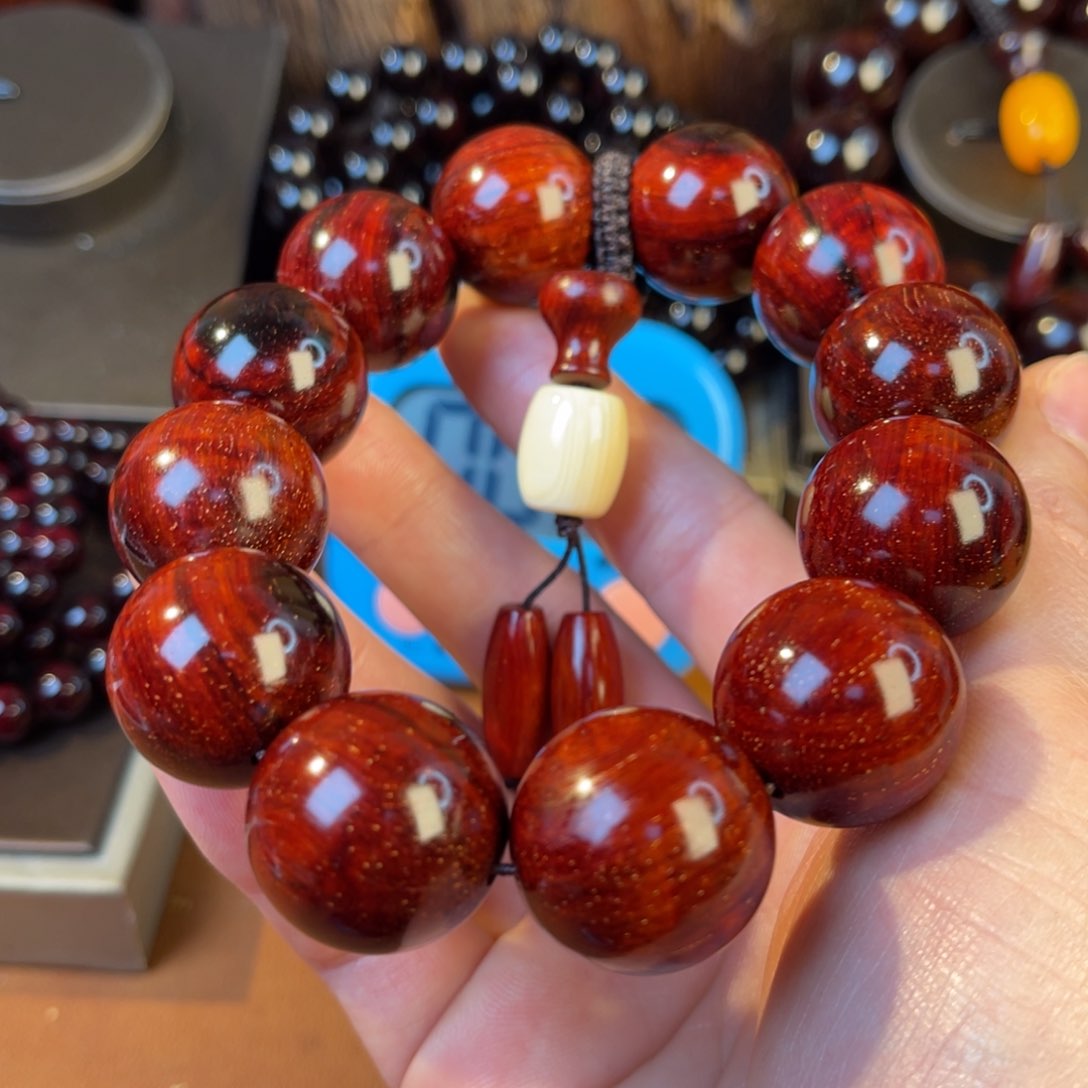 檀香紫檀（小叶紫檀）星*