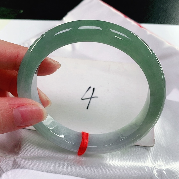 翡翠手镯未镶嵌翡翠手镯未镶嵌