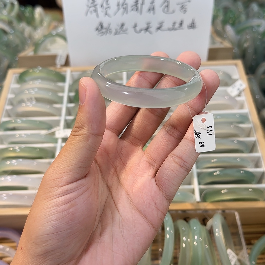 玛瑙/玉髓未镶嵌手镯圈口57.1