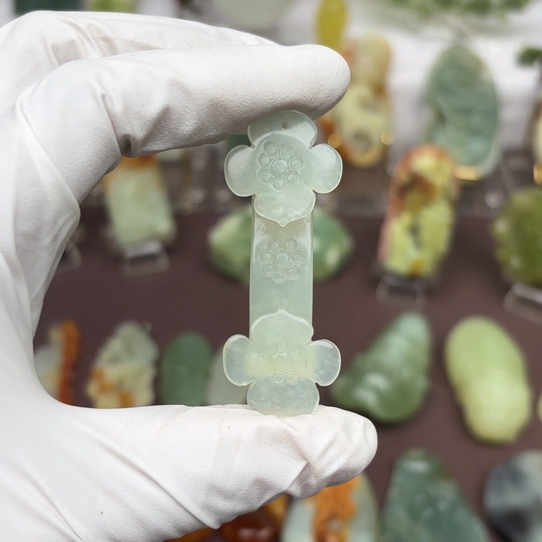 蛇纹石玉颈饰未镶嵌