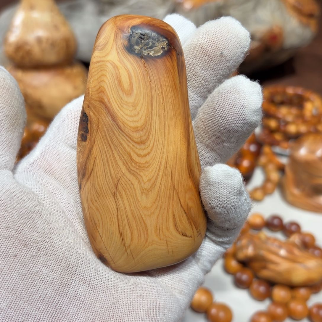 柏木此***成柏韵太行抱石把件此生未完成30