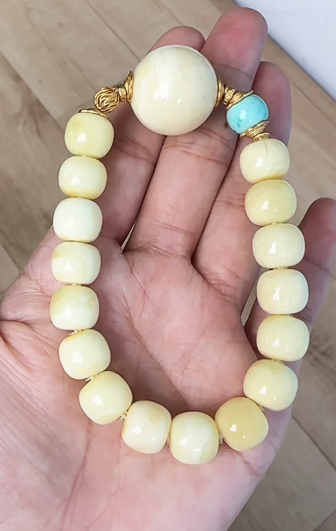 【齐福珠宝】XQ0756/天然琥珀蜜蜡白蜜手串 （多样性发其一）