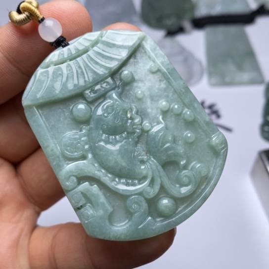 翡翠未镶嵌颈饰翡翠