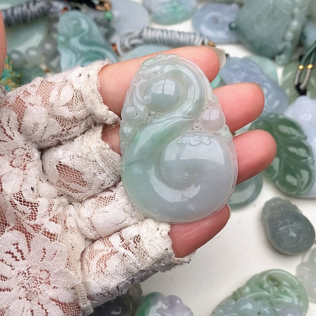 装***棍翡翠未镶嵌颈饰如意