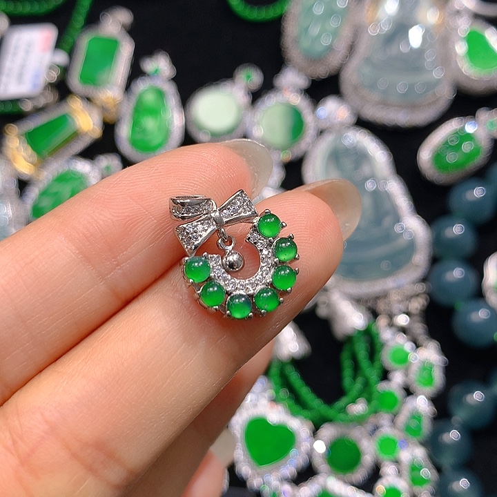 翡翠颈饰未镶嵌翡翠