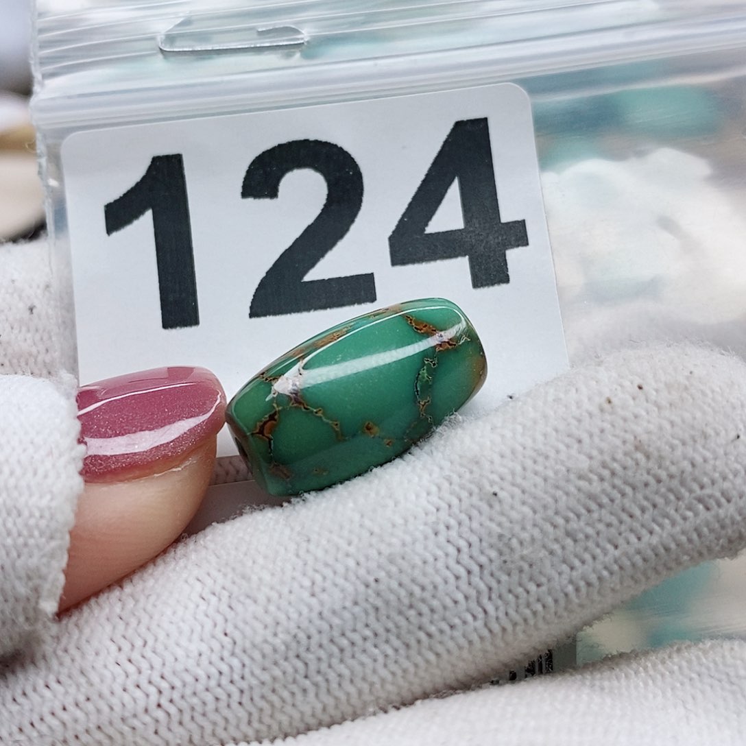 绿松石颈饰未镶嵌