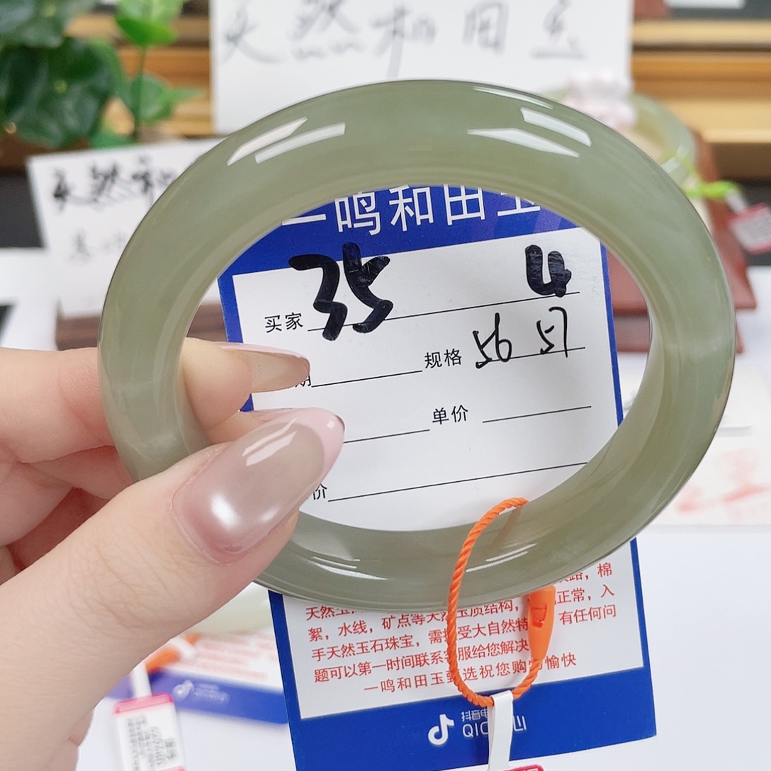 和田玉未镶嵌手镯