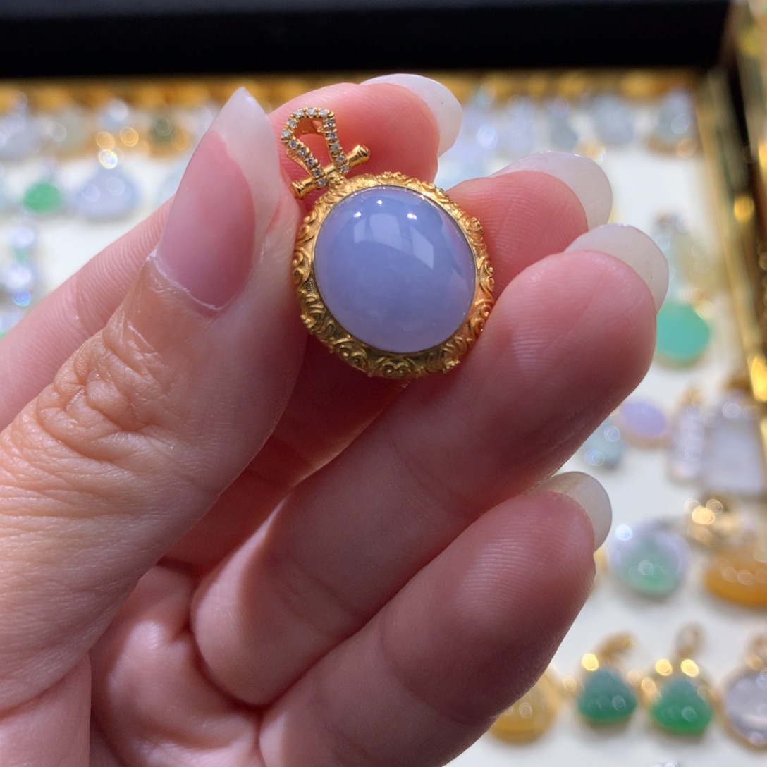 ****暖翡翠18K金镶嵌颈饰翡翠