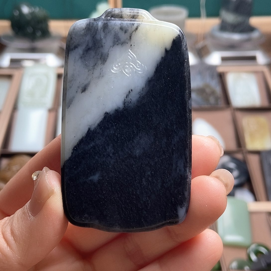 和田玉（糖玉）颈饰未镶嵌