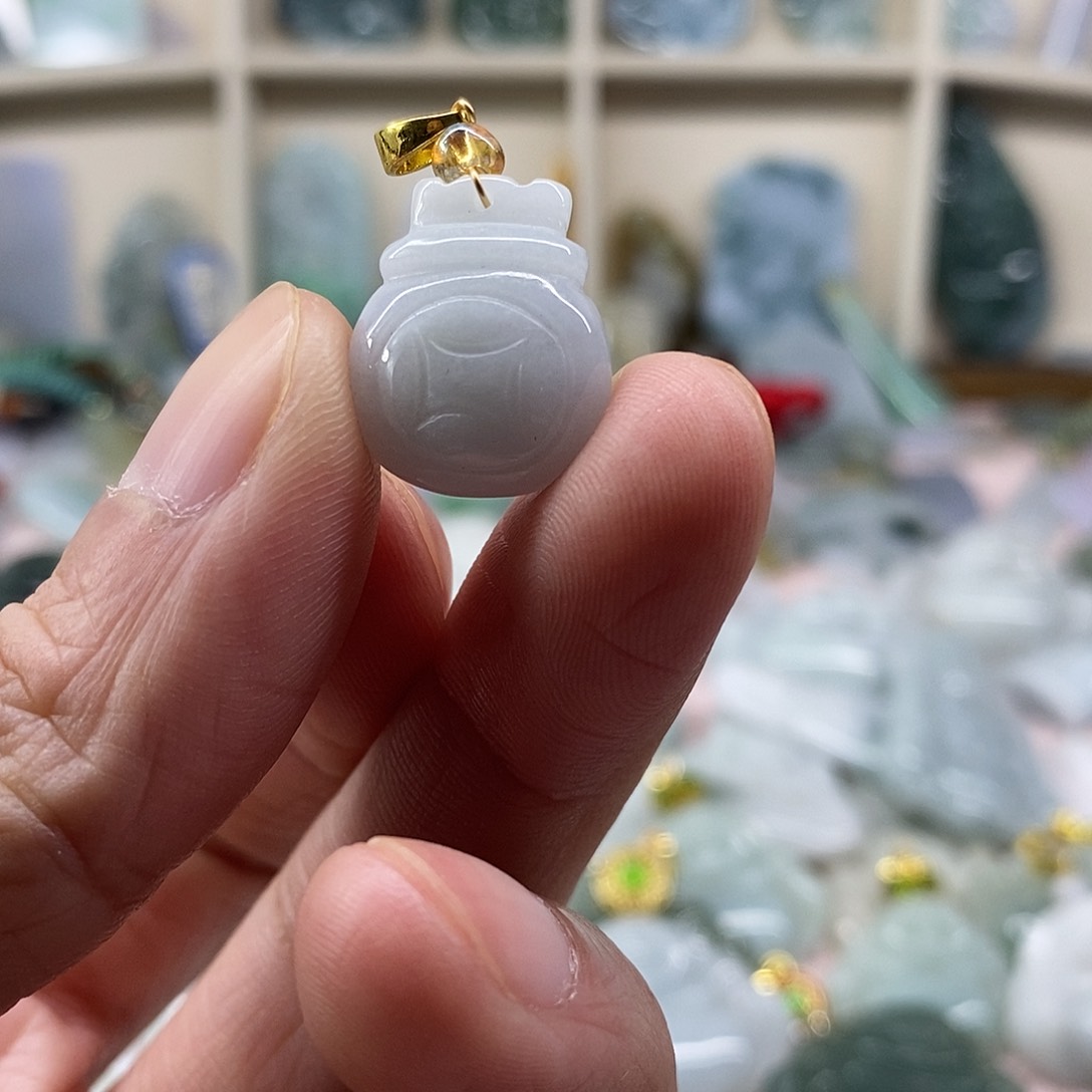 颈饰未镶嵌翡翠天然