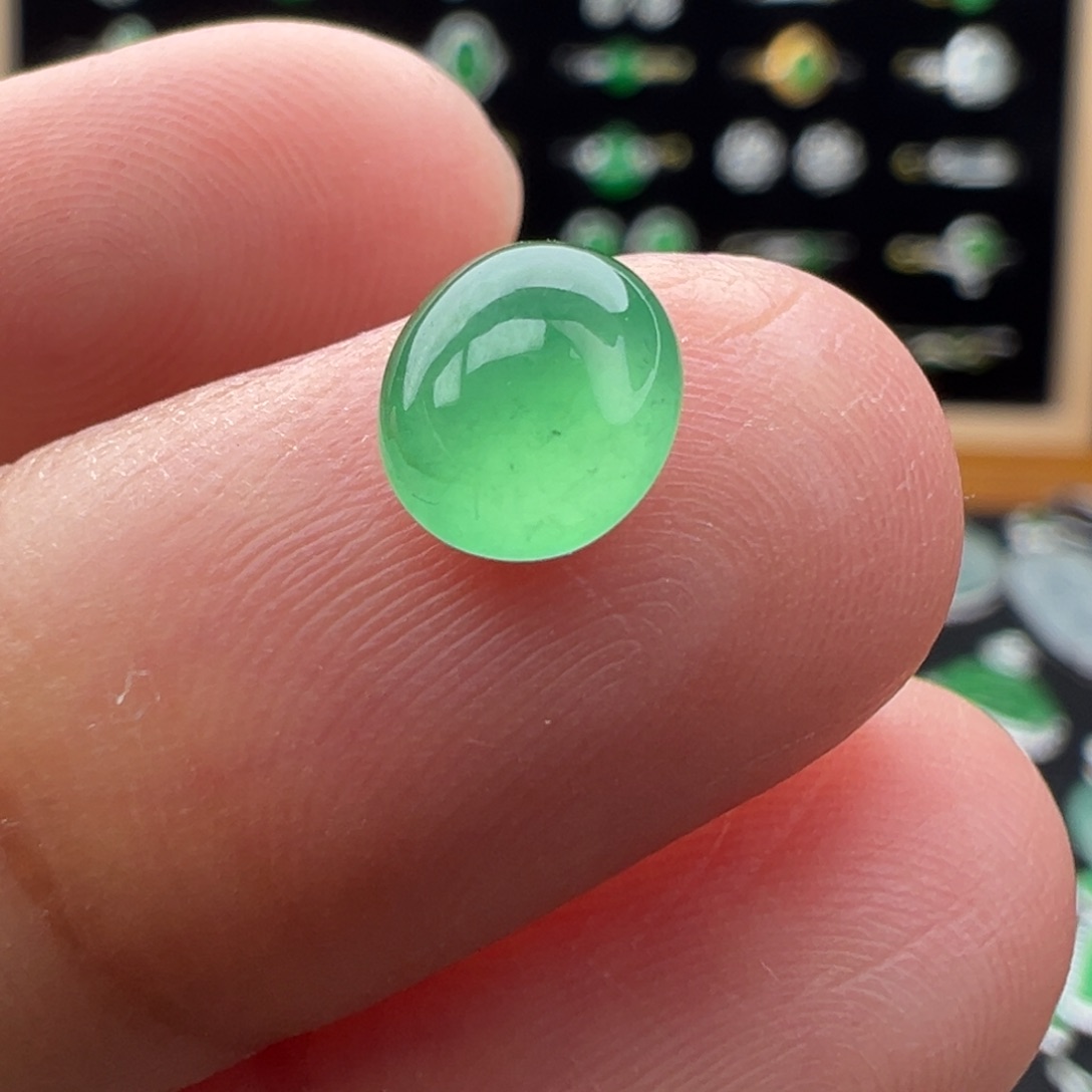 翡翠未镶嵌颈饰蛋7.3