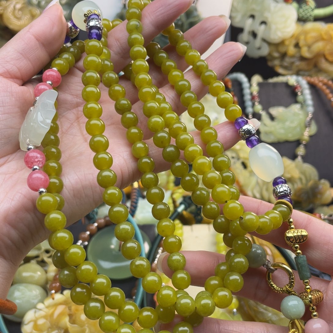 蛇纹石玉颈饰未镶嵌