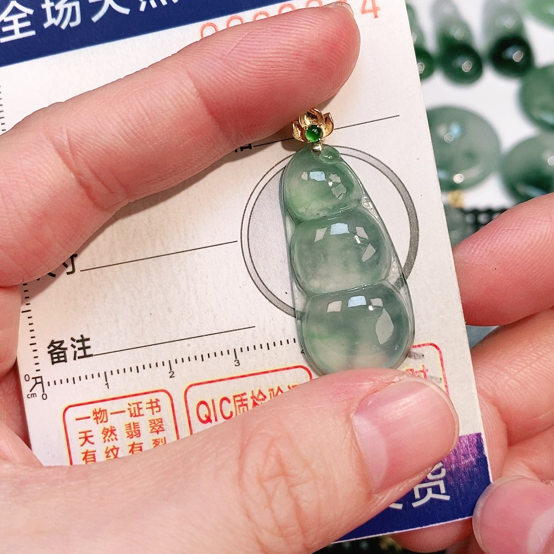 翡翠颈饰18K金镶嵌吊坠