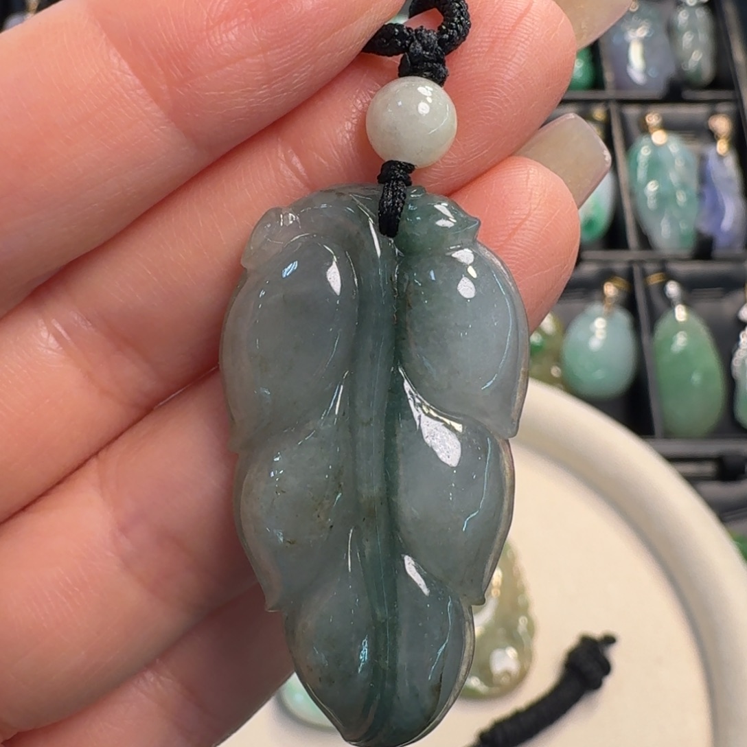 翡翠未镶嵌颈饰叶子