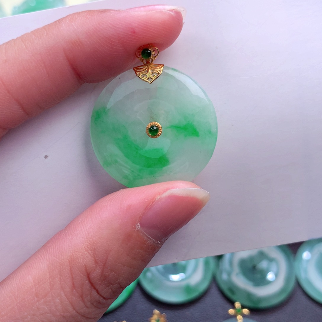 翡翠吊坠(不含链)18K金镶嵌