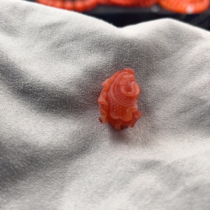 南红玛瑙配饰未镶嵌小**儿