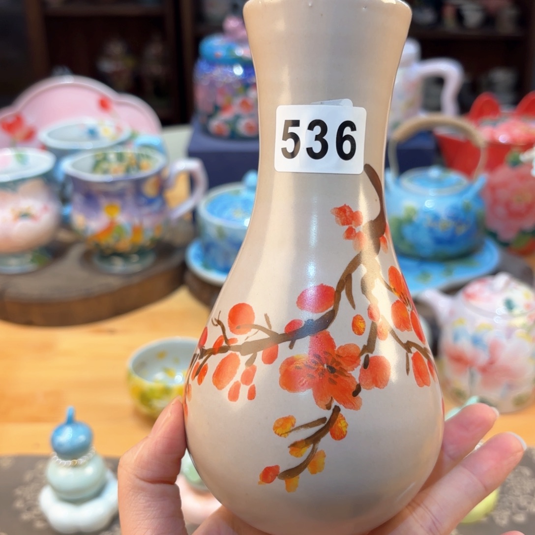 景德镇手绘高温釉下彩陶瓷茶具。