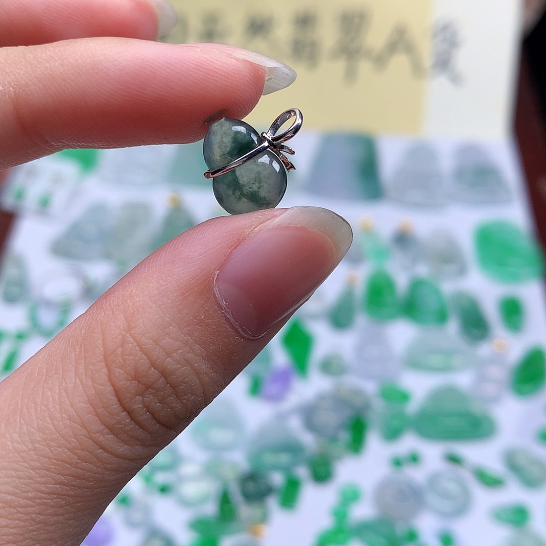 翡翠裸石18K金镶嵌缅甸天然A货翡翠冰种葫芦