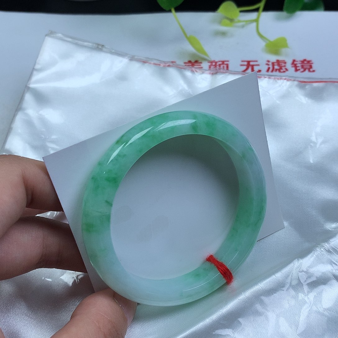 未镶嵌手镯（圆镯）翡翠