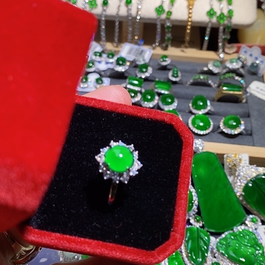 翡翠未镶嵌戒指戒指