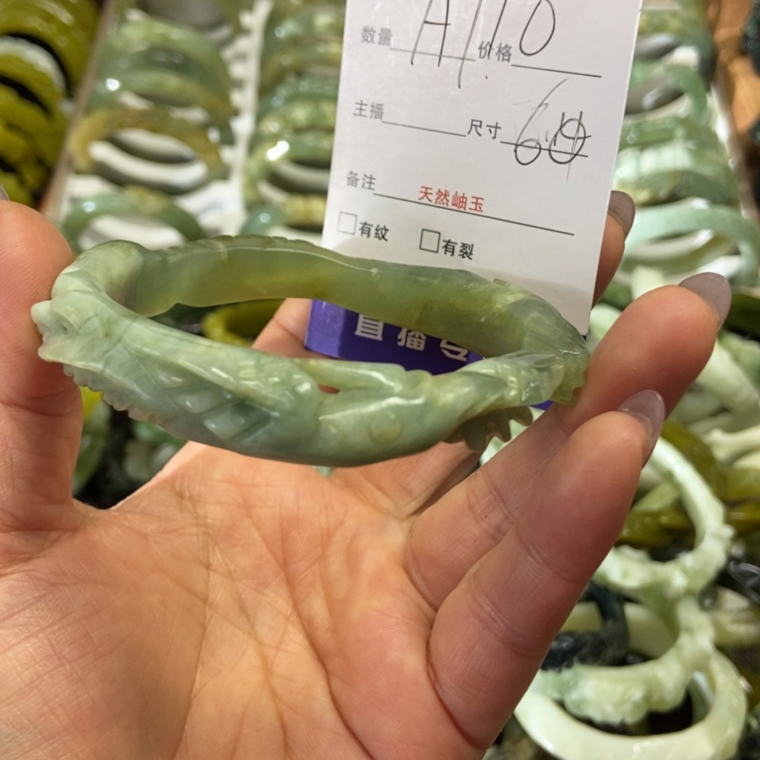蛇纹石玉手镯未镶嵌