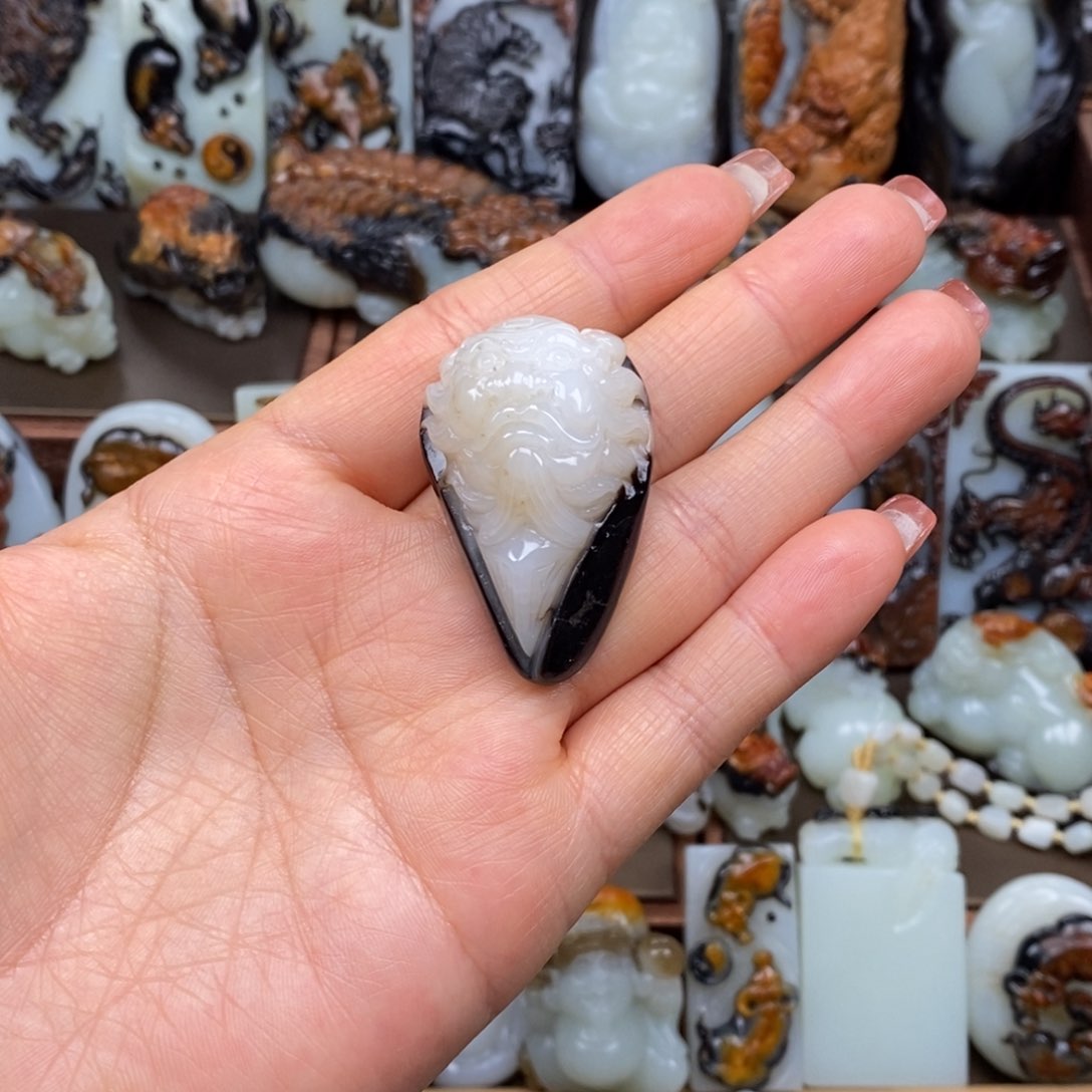 颈饰未镶嵌和田玉