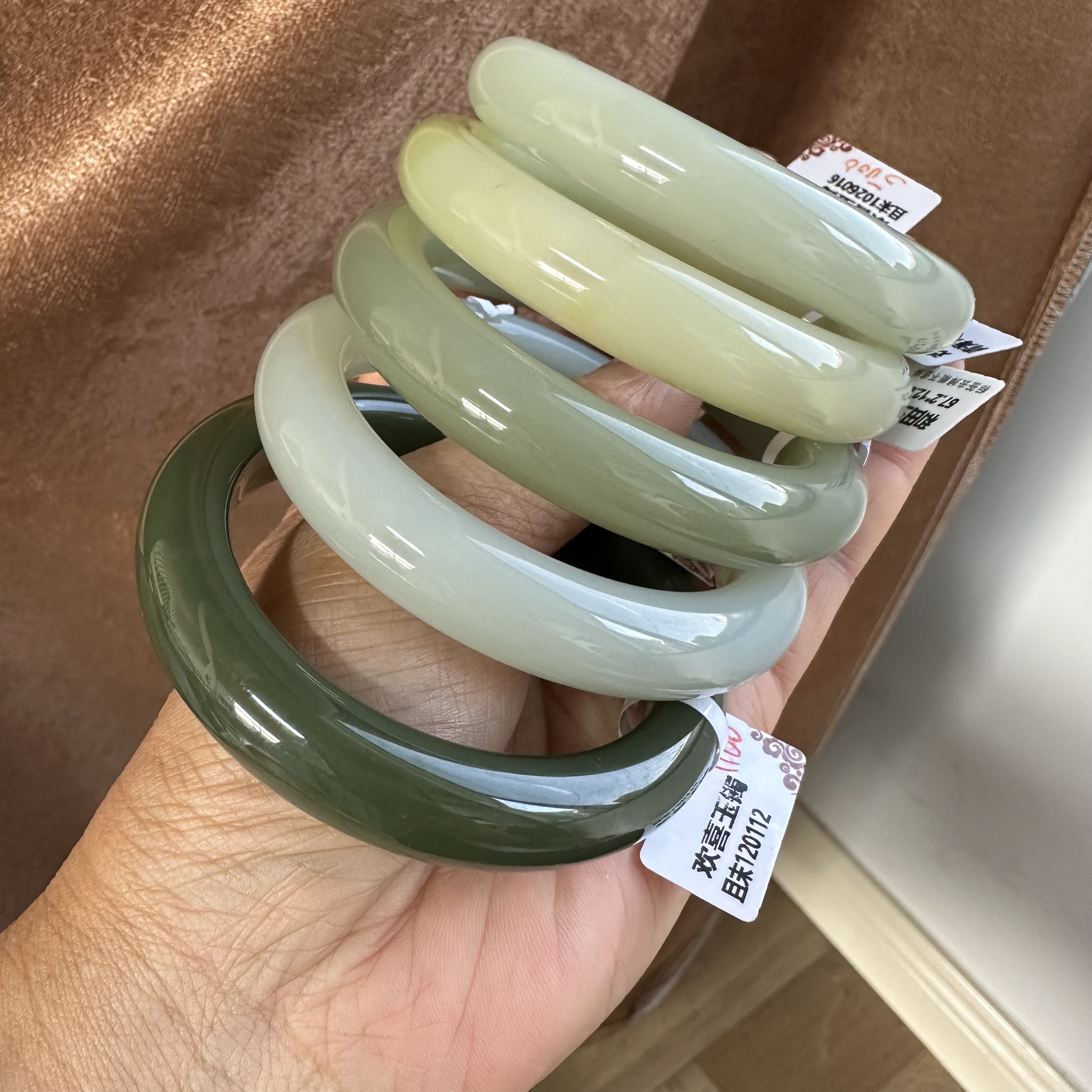 新疆和田玉且末料手镯50-63多样性拍一发一颜色条形随机发货