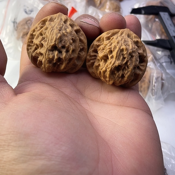 文玩核桃吊坠12盘龙虎头40尺寸