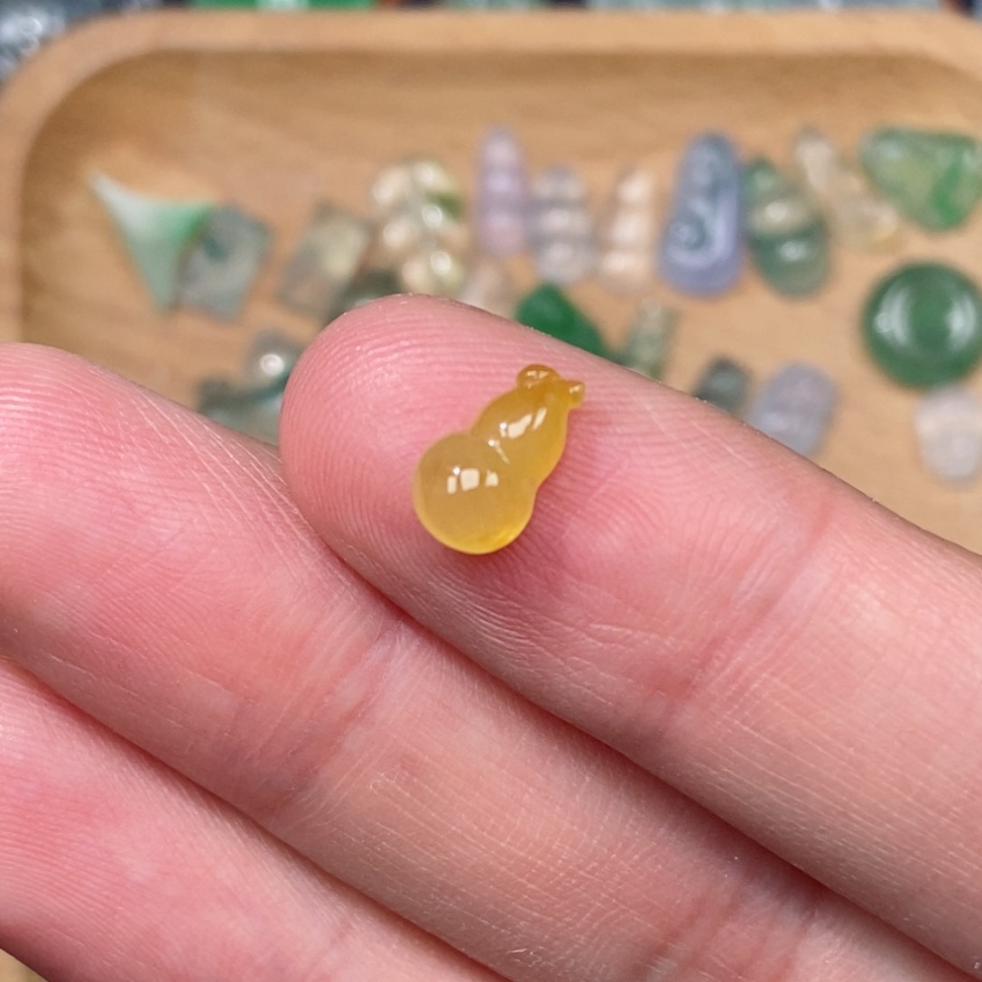 翡翠颈饰未镶嵌葫芦