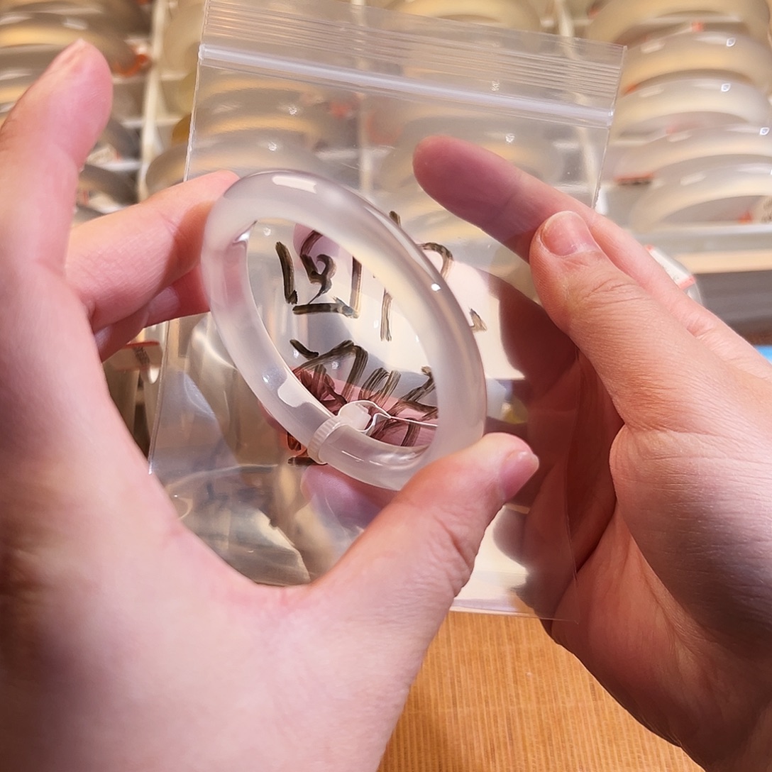 回***经玛瑙/玉髓未镶嵌手镯