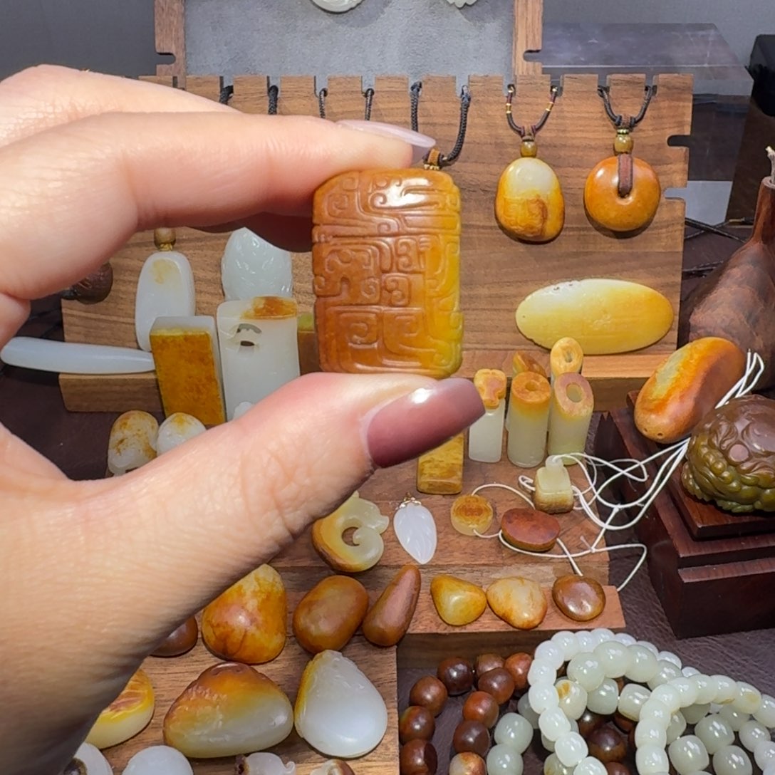 和田玉颈饰未镶嵌