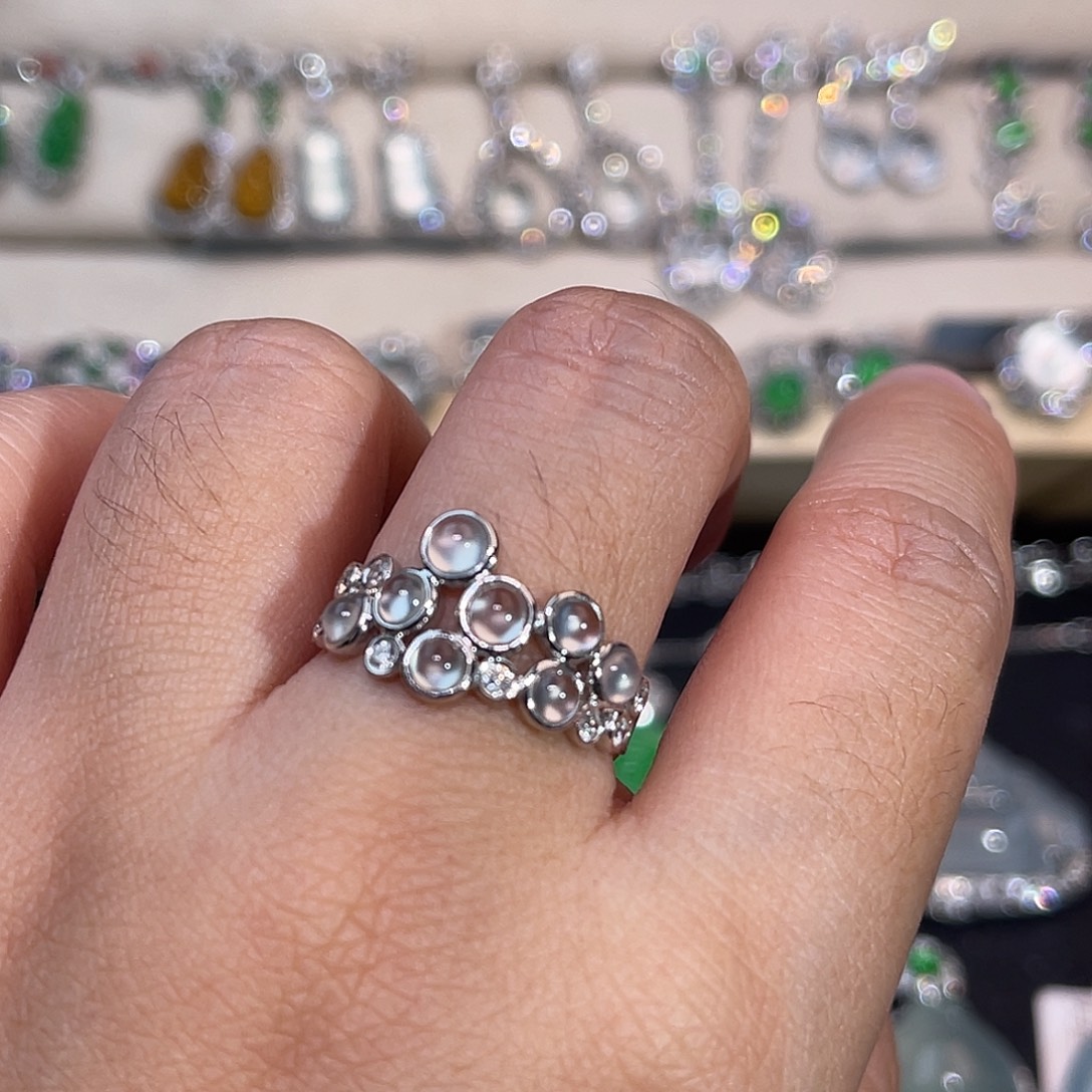 翡翠18K金镶嵌戒指玻璃种冰蛋