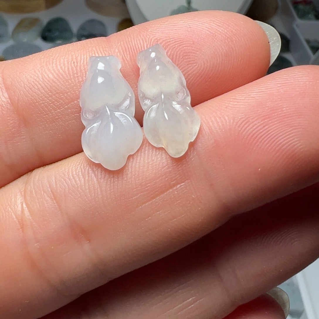 翡翠未镶嵌颈饰金鱼两个100块