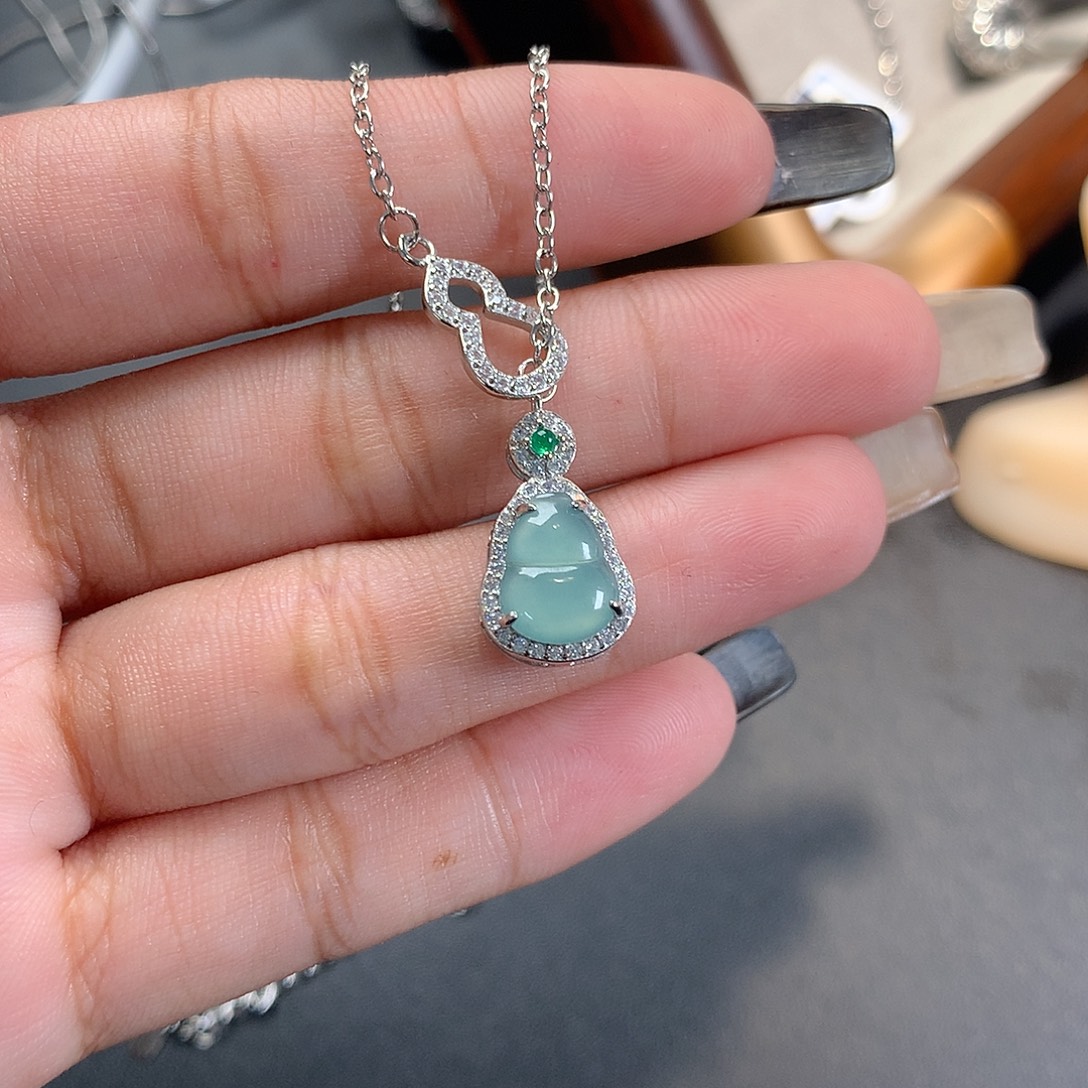 翡翠未镶嵌项链葫芦